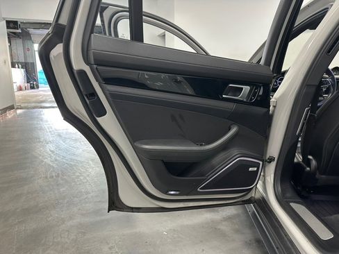 Used 2018 Porsche Panamera 4S image 38