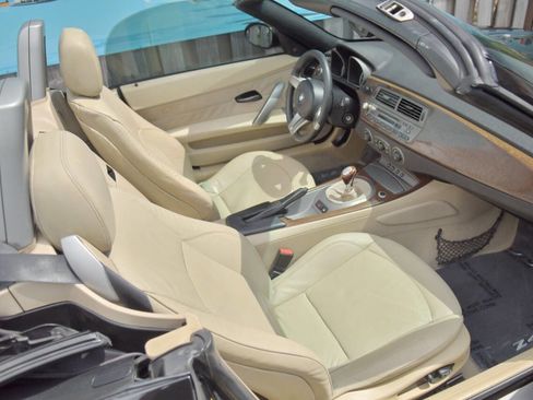 Used 2003 BMW Z4 2.5i image 35
