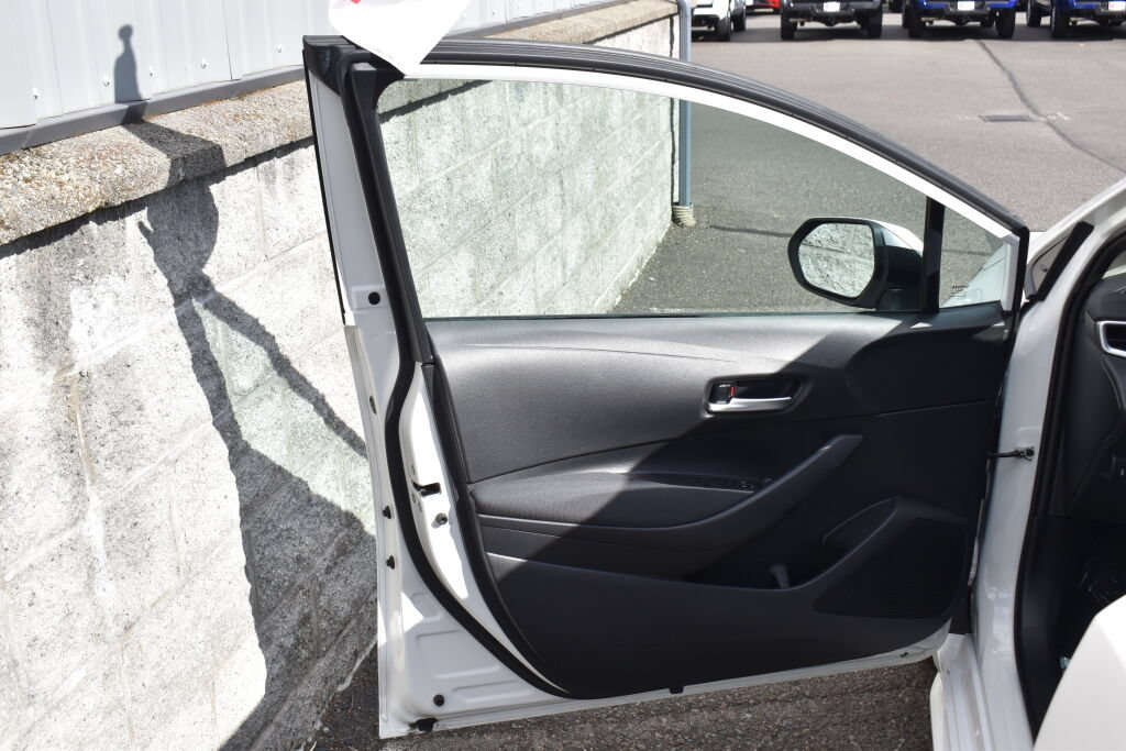 Certified 2021 Toyota Corolla LE w/ Carpet Mat Package (TMS) FWD image 17
