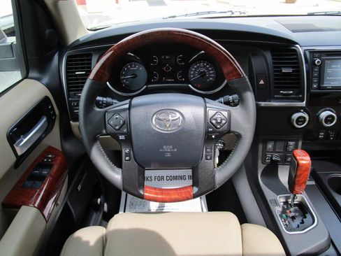 Used 2018 Toyota Sequoia Platinum image 10