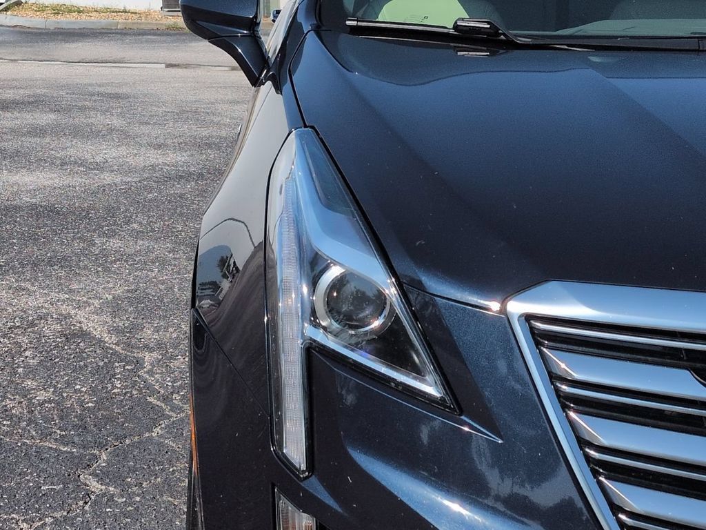 Used 2017 Cadillac XT5 Luxury w/ Driver Awareness Package FWD image 10
