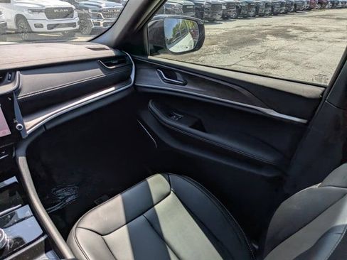 New 2026 Jeep Grand Cherokee Limited RWD image 18