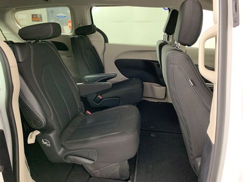 Used 2022 Chrysler Voyager LX image 35