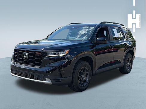 Used 2024 Honda Pilot TrailSport image 2