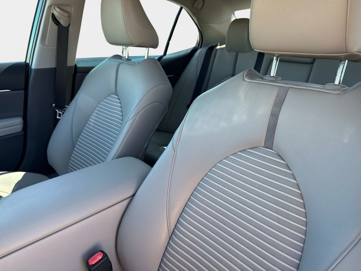 Used 2018 Toyota Camry SE w/ Moonroof Package FWD image 15
