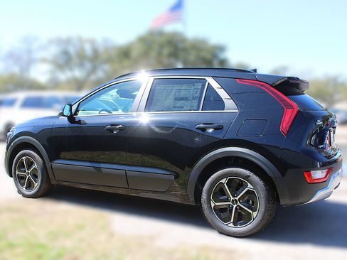 New 2026 Kia Niro EX FWD image 12