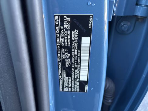 Used 2025 Volvo XC40 B5 Core image 37