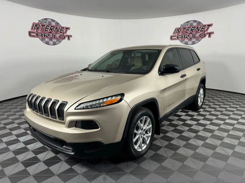 Used 2015 Jeep Cherokee Sport image 3