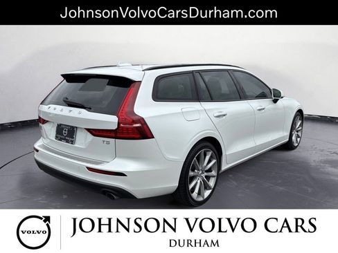 Used 2020 Volvo V60 T5 Momentum w/ Protection Package Premier image 3