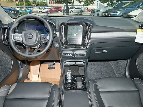 New 2026 Volvo XC40 B5 Plus w/ Climate Package AWD/4WD image 23