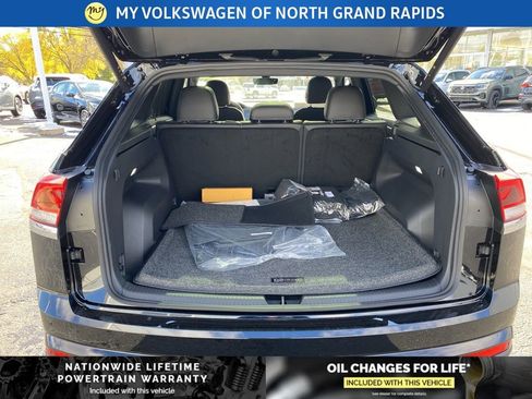 New 2026 Volkswagen Atlas Cross Sport SE image 21