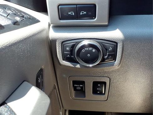 Used 2020 Ford F150 Lariat w/ Equipment Group 502A Luxury AWD/4WD image 31