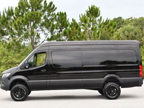 Used 2024 Mercedes-Benz Sprinter 2500 image 3