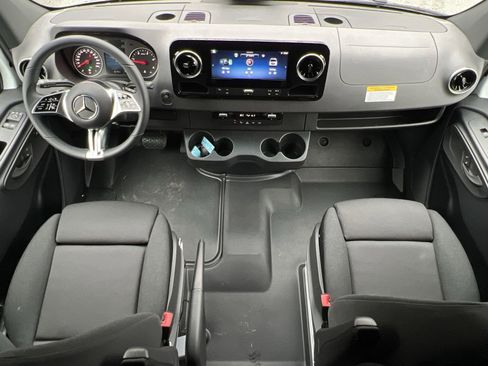 New 2025 Mercedes-Benz Sprinter 2500 image 27
