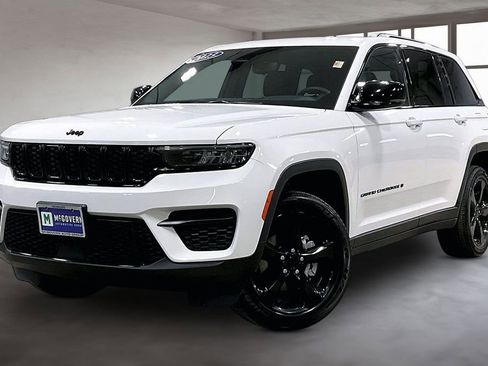 Used 2023 Jeep Grand Cherokee Altitude AWD/4WD image 1