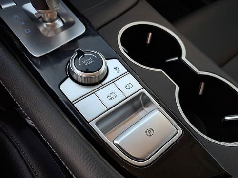 Used 2023 Genesis G70 2.0T image 27