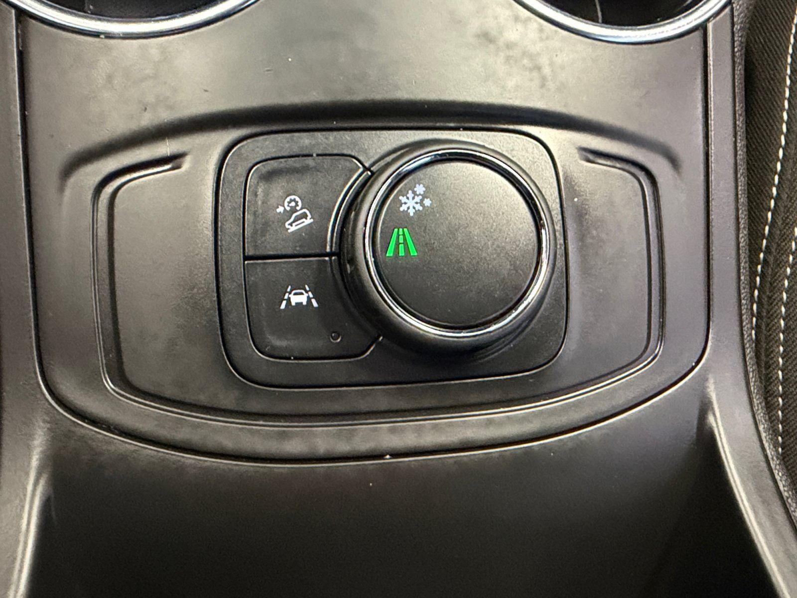 Used 2024 GMC Terrain SLE w/ Elevation Edition FWD image 35