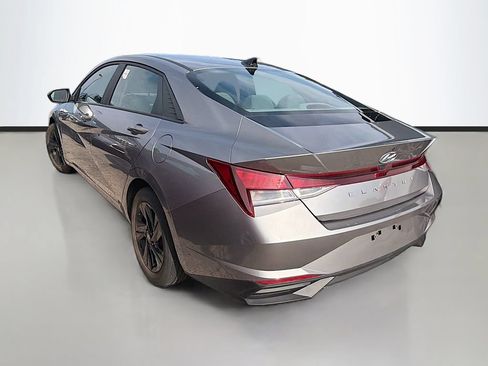 Used 2023 Hyundai Elantra SEL FWD image 6