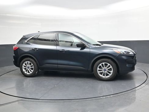 Used 2022 Ford Escape SE w/ Cold Weather Package image 3