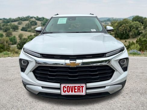 Used 2024 Chevrolet TrailBlazer LT w/ Driver Confidence Package FWD image 2