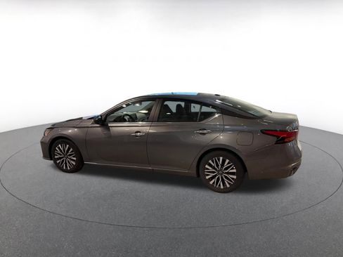 Used 2025 Nissan Altima 2.5 SV image 10