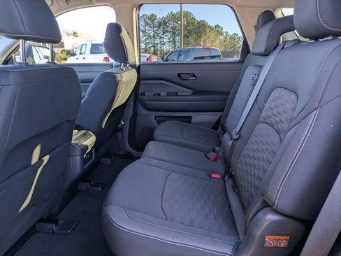 Used 2024 Nissan Pathfinder SV image 12