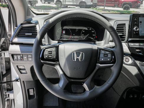 New 2026 Honda Odyssey Touring image 17
