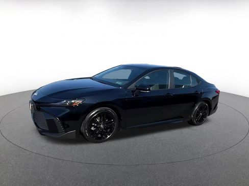 Used 2025 Toyota Camry SE image 7