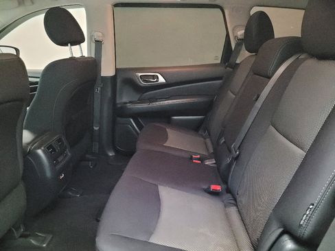 Used 2020 Nissan Pathfinder S image 18