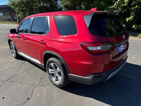 Used 2025 Honda Pilot EX-L image 3