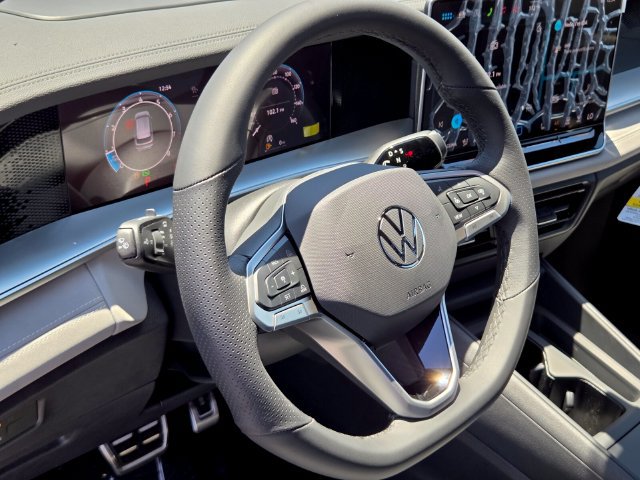 New 2026 Volkswagen Tiguan SE R-Line FWD image 10