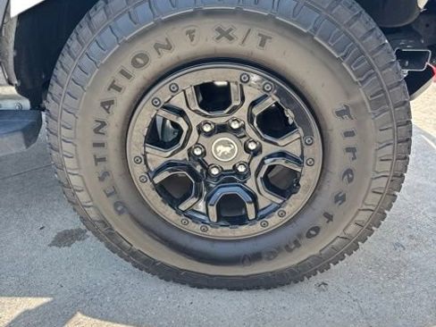 Certified 2022 Ford Bronco Wildtrak AWD/4WD image 3