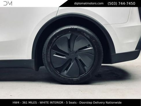 Used 2026 Tesla Model Y AWD image 36