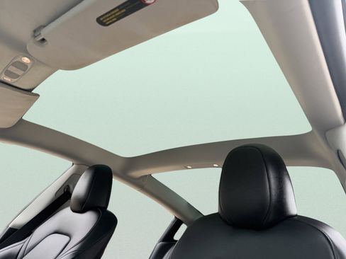 Used 2023 Tesla Model 3 Standard Range image 14