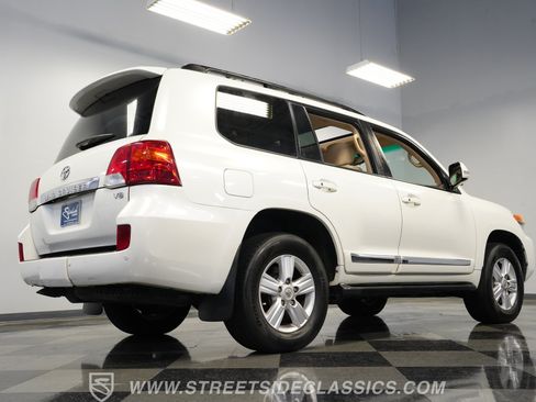 Used 2013 Toyota Land Cruiser AWD/4WD image 27