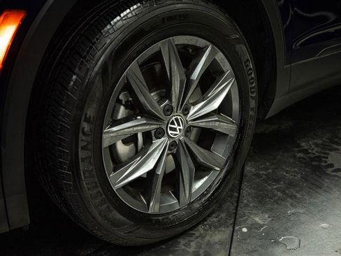Used 2022 Volkswagen Tiguan SE image 3