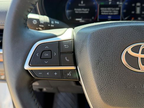 Used 2025 Toyota Grand Highlander AWD image 18