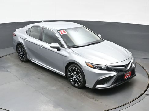 Used 2024 Toyota Camry SE FWD image 33