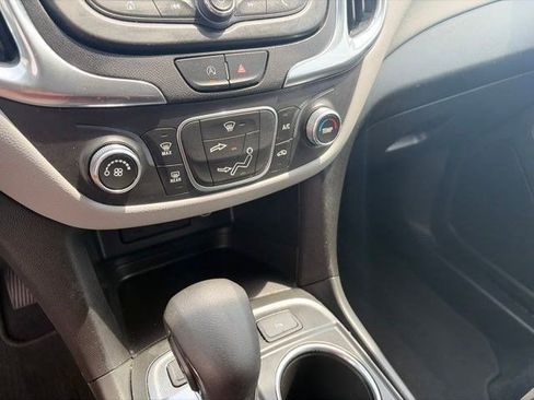 Used 2022 Chevrolet Equinox LT AWD/4WD image 24