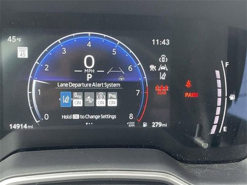 Used 2024 Toyota Corolla Cross XLE image 21