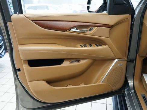 Used 2017 Cadillac Escalade Platinum image 30