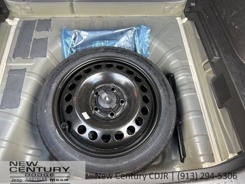 Used 2024 Chevrolet Trax LS image 18