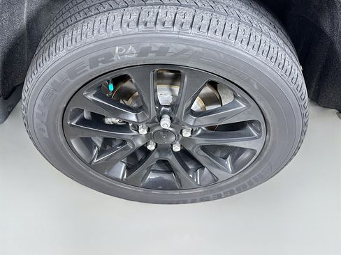 Used 2020 Jeep Grand Cherokee Altitude image 29