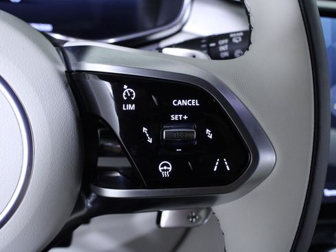 Used 2025 Jaguar F-PACE R-Dynamic S image 22