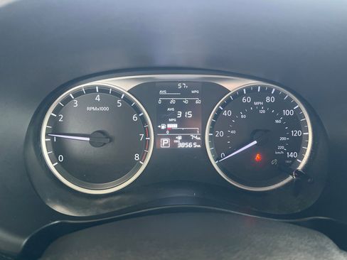 Used 2022 Nissan Kicks S image 21