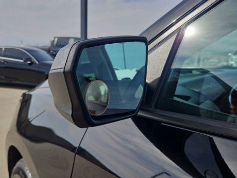Used 2021 Chevrolet Equinox LS FWD image 19