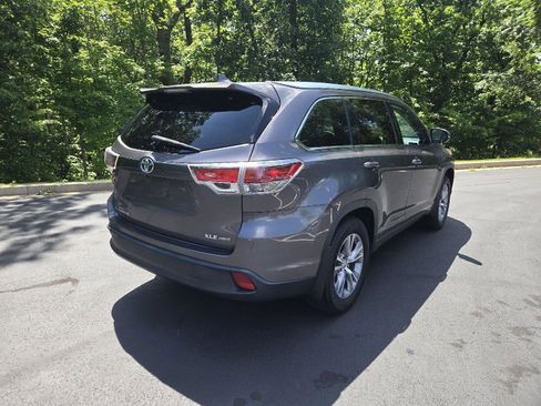Used 2015 Toyota Highlander XLE AWD/4WD image 3