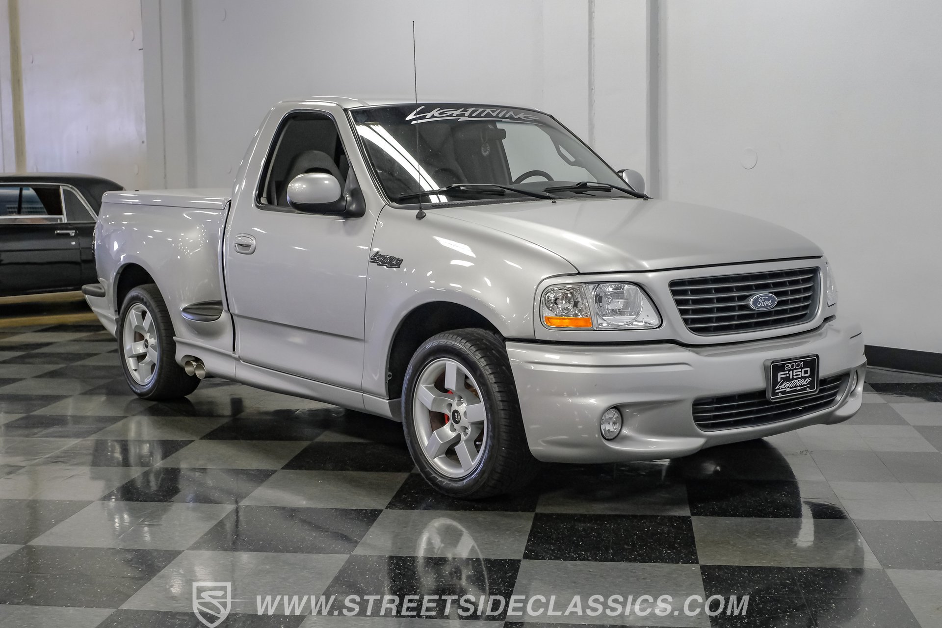 Used 2001 Ford F150 Lightning RWD image 16
