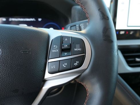 Used 2025 Ford Explorer Active w/ Active Comfort Package image 16