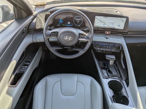 Used 2025 Hyundai Elantra Limited FWD image 32